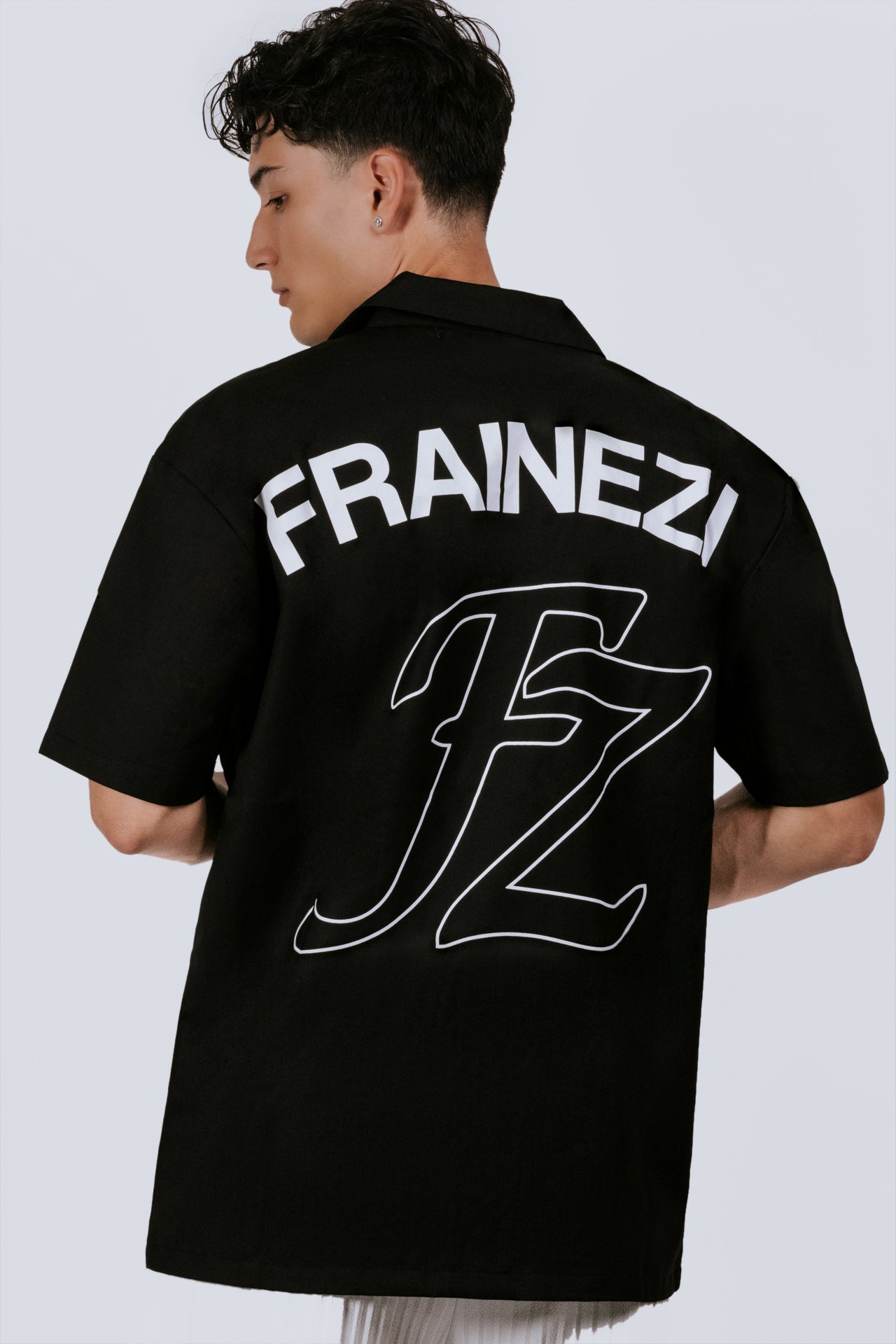 chemise noir oversize frainezi – broderie côté cœur & flocage dos