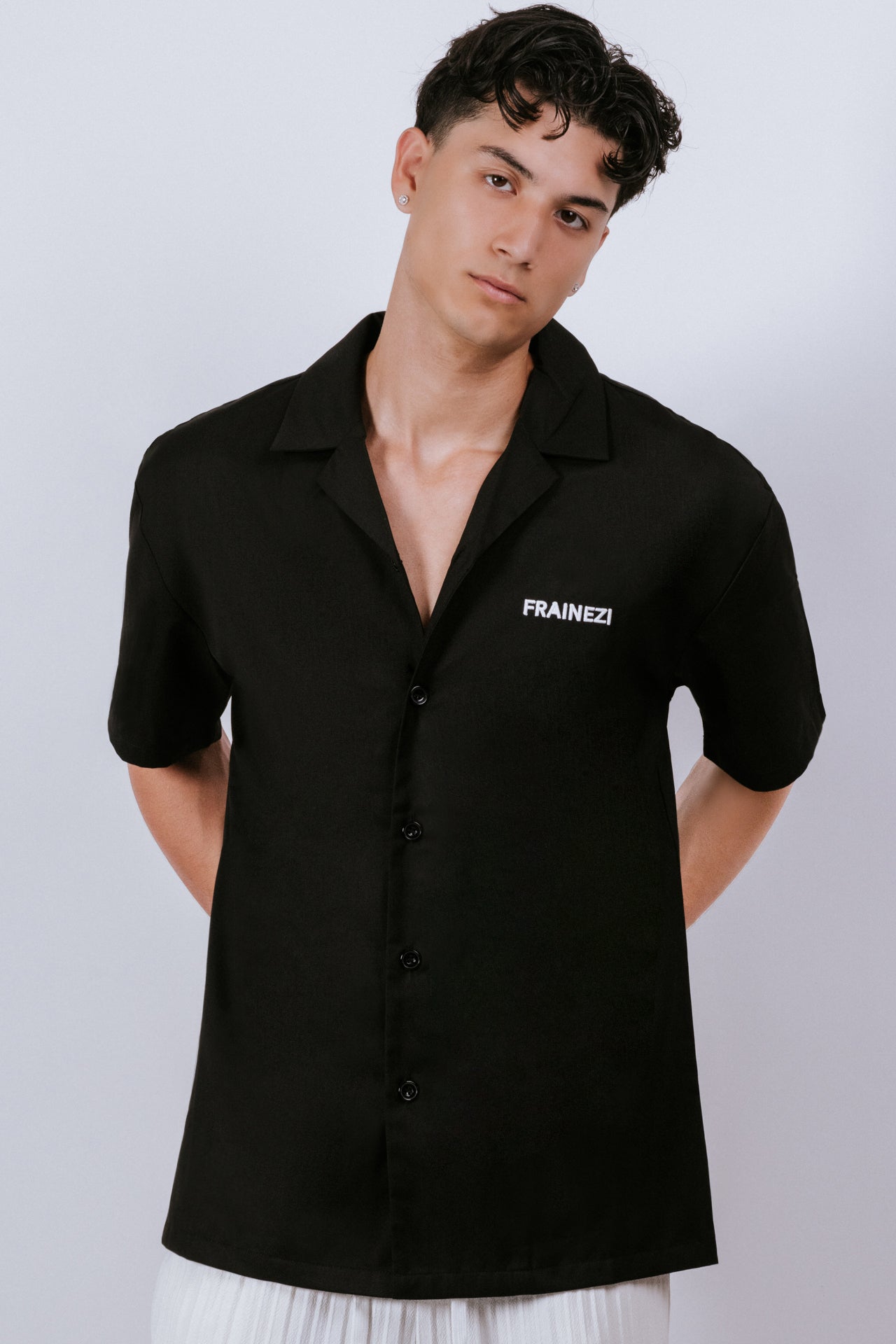chemise noir oversize frainezi – broderie côté cœur & flocage dos