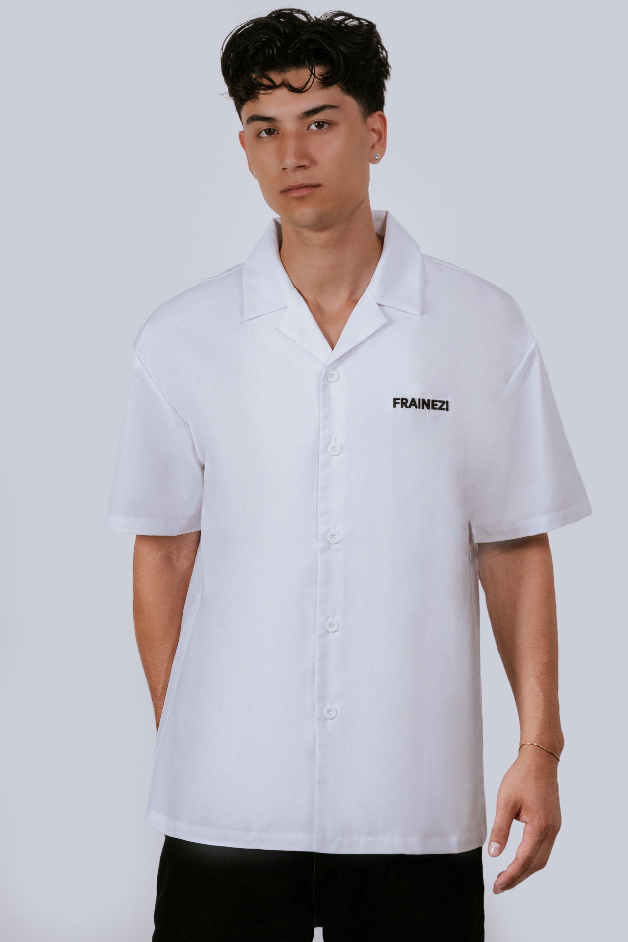 chemise blanche oversize frainezi – broderie côté cœur & flocage dos